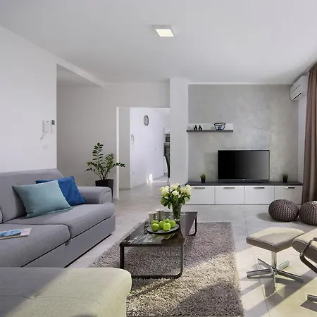 Detached Villa In Viskovici With Swimming Pool فيلة Brovinje