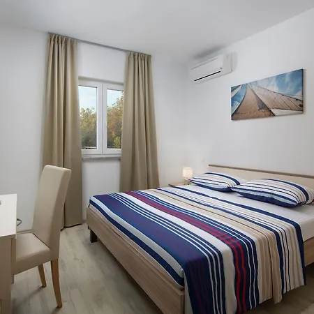 فيلة Detached Villa In Viskovici With Swimming Pool Brovinje